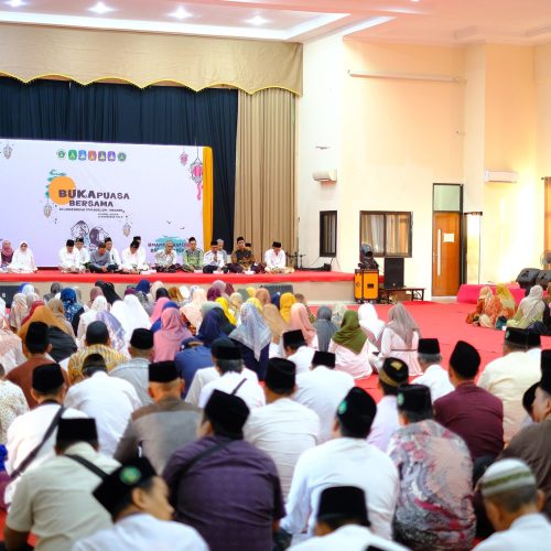 KEBERSAMAAN DALAM BUKA PUASA BERSAMA DI KOMPLEK YPM