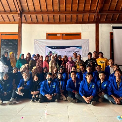 PENTINGNYA PENDIDIKAN KELUARGA DI DESA SUMBERJO KECAMATAN WONOSALAM KABUPATEN JOMBANG