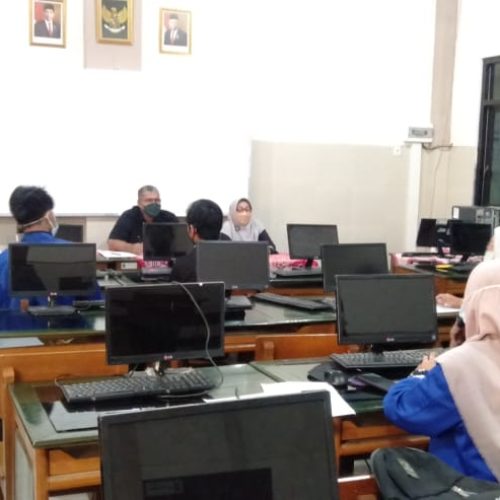 MAHASISWA KKN UMAHA KELOMPOK-1 MEMBANTU MENGEMBANGKAN DIGITALISASI PERPUSTAKAAN DAN USAHA UMKM YANG ADA DI SMP YPM 1 TAMAN