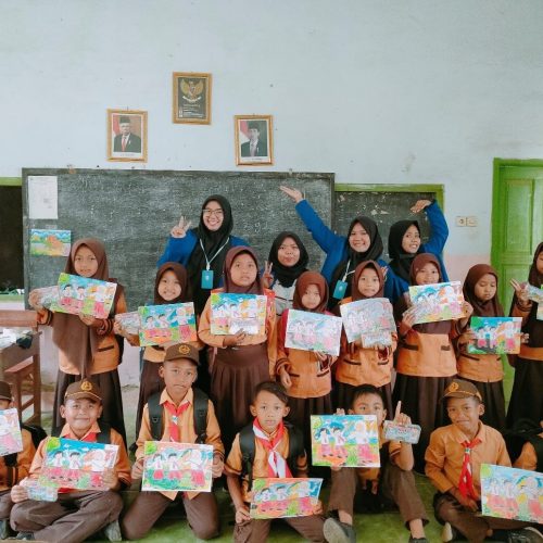 ANTUSIASME MURID SDN SUMBERJO 3 BELAJAR TEKNIK MEWARNAI MENGGUNAKAN CRAYON