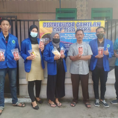 Mahasiswa Kelompok 20 Gandeng Mitra ‘‘Tiga Dara” dalam Program KKNT-KWU UMAHA 2021